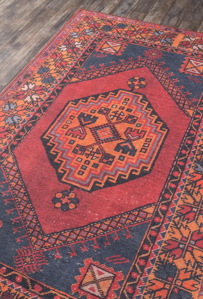 Selim Rug - Red 5" x 7'6"