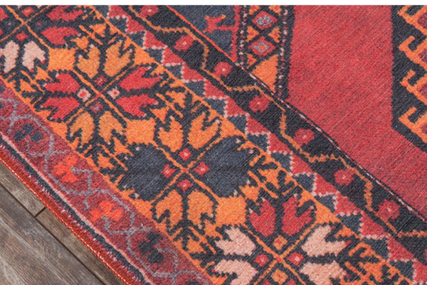 Selim Rug - Red 5" x 7'6"