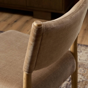 Cavalo Counter Stool