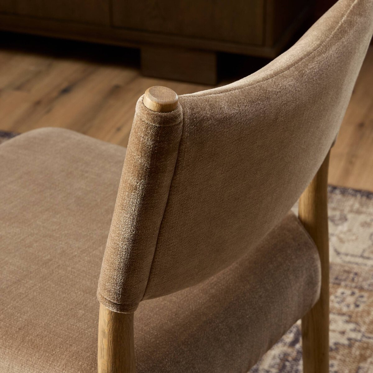 Cavalo Counter Stool
