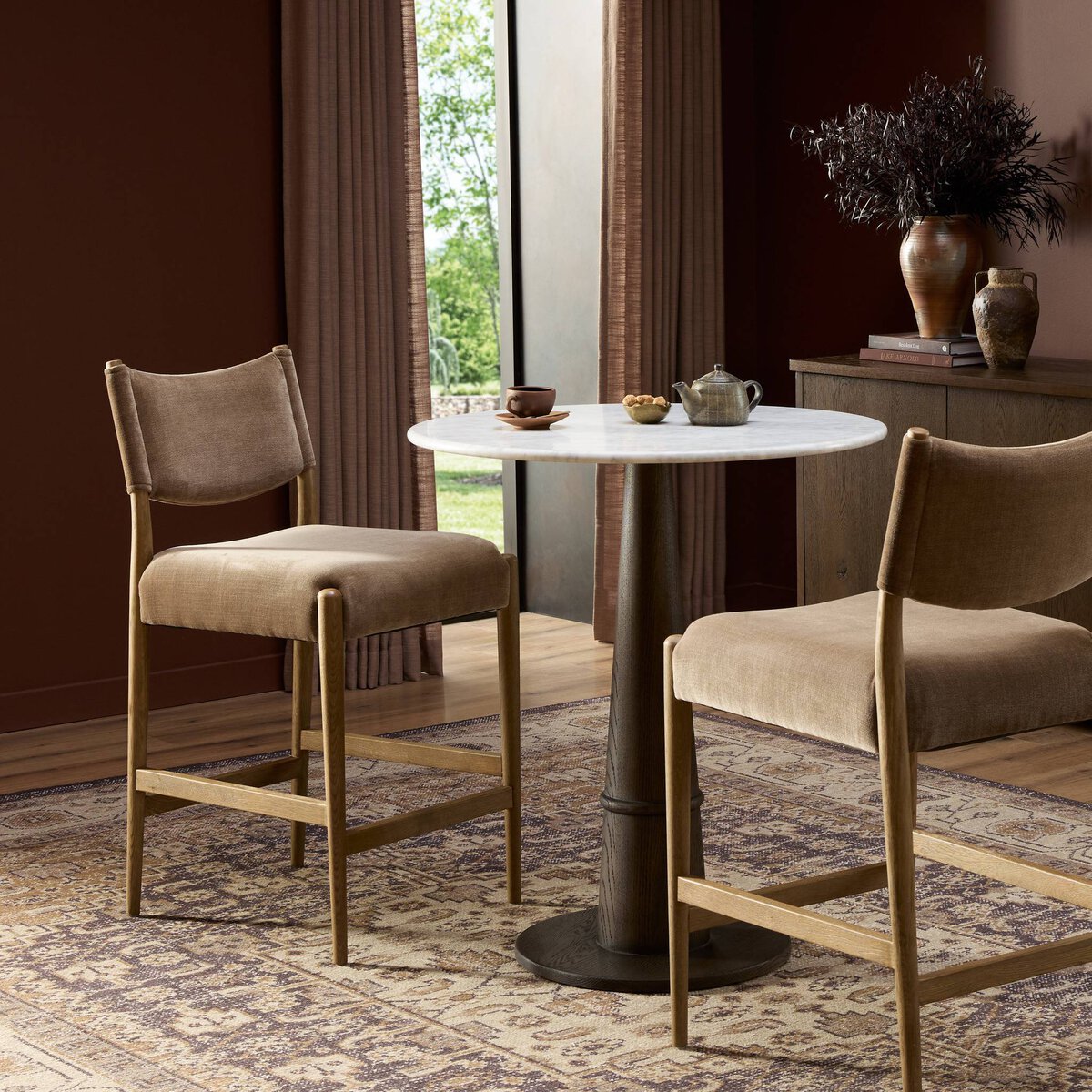 Cavalo Counter Stool